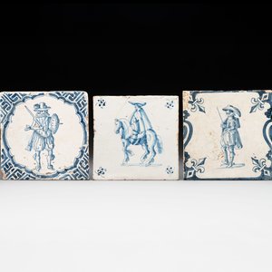 Three fine blue and white Dutch Delft 'soldier' tiles, 17th C. — photo 1