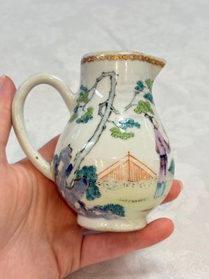 Three fine Chinese famille rose covered milk jugs and a grisaille and iron-red-decorated tea caddy with silver cover, Yongzheng/Qianlong — foto 20