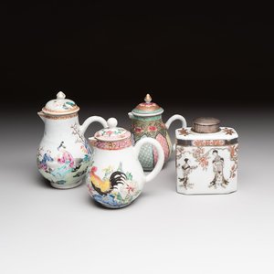 Three fine Chinese famille rose covered milk jugs and a grisaille and iron-red-decorated tea caddy with silver cover, Yongzheng/Qianlong — foto 1