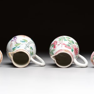 Three fine Chinese famille rose covered milk jugs and a grisaille and iron-red-decorated tea caddy with silver cover, Yongzheng/Qianlong — foto 6