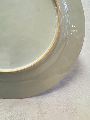 Three fine Chinese famille rose 'Xi Xiang Ji' plates, Yongzheng — foto 15