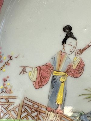 Three fine Chinese famille rose 'Xi Xiang Ji' plates, Yongzheng — foto 8