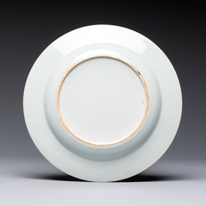 Three fine Chinese famille rose 'Xi Xiang Ji' plates, Yongzheng — foto 3