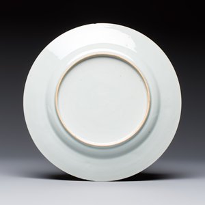 Three fine Chinese famille rose 'Xi Xiang Ji' plates, Yongzheng — foto 5