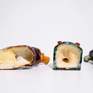Three Flemish pottery figures of a jester, a pipesmoker and a reclining man, prob. Caesens workshop, 20th C. — photo 2