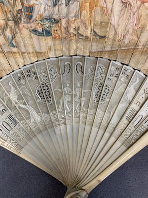 Three folding fans, water colour on paper and bone, France, 18th C. — photo 5