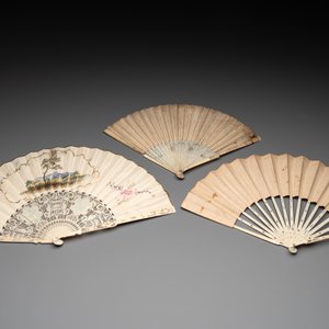 Three folding fans, water colour on paper and bone, France, 18th C. — photo 2
