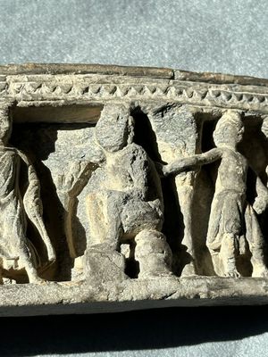 Three Gandhara grey schist frieze fragments with narrative design, 1/5th C. — 照片 19