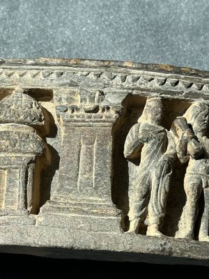 Three Gandhara grey schist frieze fragments with narrative design, 1/5th C. — 照片 21