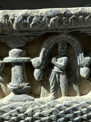Three Gandhara grey schist frieze fragments with narrative design, 1/5th C. — 照片 34