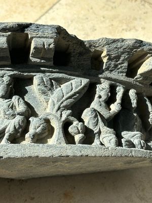 Three Gandhara grey schist frieze fragments with narrative design, 1/5th C. — 照片 4