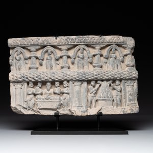 Three Gandhara grey schist frieze fragments with narrative design, 1/5th C. — 照片 2