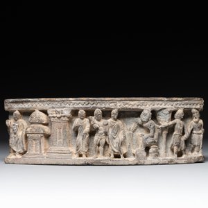 Three Gandhara grey schist frieze fragments with narrative design, 1/5th C. — 照片 6