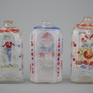 Three German painted glass flasks, 18th C. — 照片 3