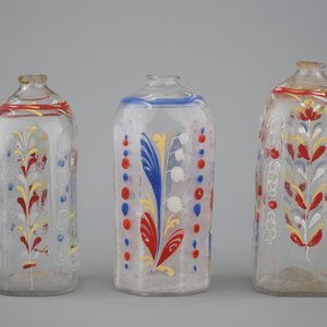 Three German painted glass flasks, 18th C. — 照片 4