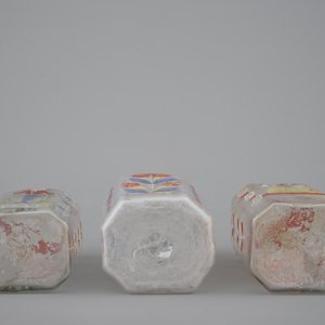 Three German painted glass flasks, 18th C. — 照片 5
