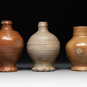 Three German stoneware jugs, 16th C. — photo 4