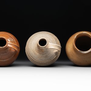Three German stoneware jugs, 16th C. — photo 6