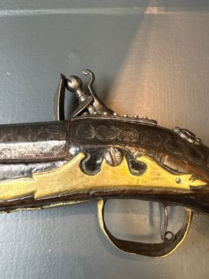 Three impressive flintlock muskets or 'moukahlas', two percussion pistols and three gunpowder horns, Morocco, 18/19th C. — photo 110