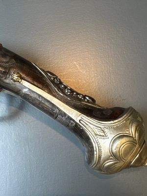 Three impressive flintlock muskets or 'moukahlas', two percussion pistols and three gunpowder horns, Morocco, 18/19th C. — photo 111