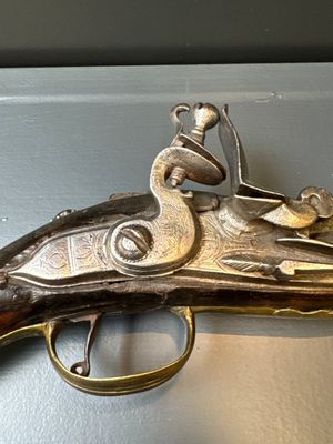 Three impressive flintlock muskets or 'moukahlas', two percussion pistols and three gunpowder horns, Morocco, 18/19th C. — photo 115