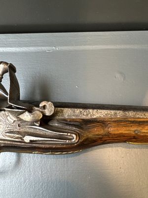 Three impressive flintlock muskets or 'moukahlas', two percussion pistols and three gunpowder horns, Morocco, 18/19th C. — photo 116