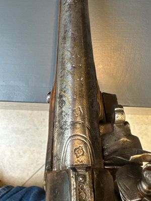 Three impressive flintlock muskets or 'moukahlas', two percussion pistols and three gunpowder horns, Morocco, 18/19th C. — photo 122