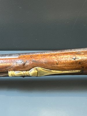 Three impressive flintlock muskets or 'moukahlas', two percussion pistols and three gunpowder horns, Morocco, 18/19th C. — photo 130
