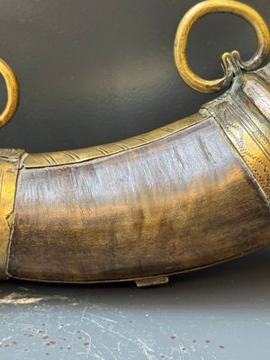 Three impressive flintlock muskets or 'moukahlas', two percussion pistols and three gunpowder horns, Morocco, 18/19th C. — photo 59