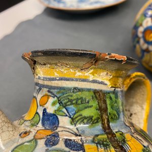 Three Italian maiolica drug jars, 16/18th C. — 照片 16