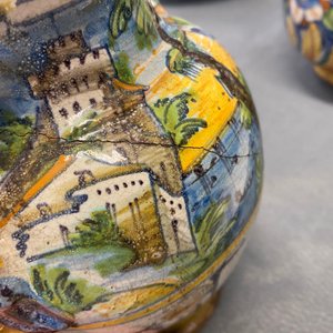 Three Italian maiolica drug jars, 16/18th C. — 照片 22