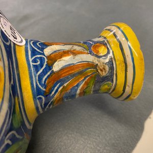 Three Italian maiolica drug jars, 16/18th C. — 照片 27