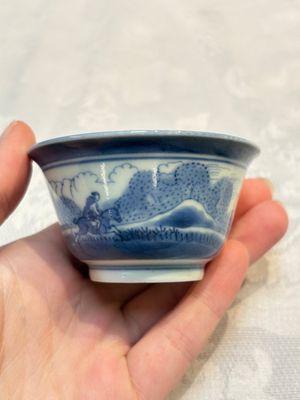 Three Japanese Arita blue and white ‘Van Frytom’ cups and four shield-shaped saucers, Ming and Chenghua mark, ca. 1700 — photo 12