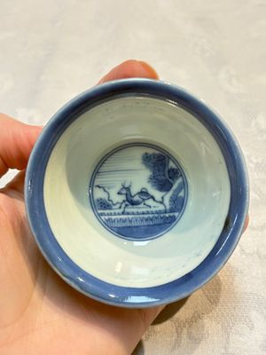 Three Japanese Arita blue and white ‘Van Frytom’ cups and four shield-shaped saucers, Ming and Chenghua mark, ca. 1700 — photo 13