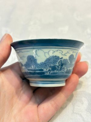 Three Japanese Arita blue and white ‘Van Frytom’ cups and four shield-shaped saucers, Ming and Chenghua mark, ca. 1700 — photo 17
