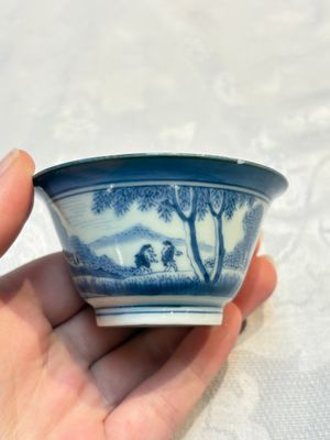 Three Japanese Arita blue and white ‘Van Frytom’ cups and four shield-shaped saucers, Ming and Chenghua mark, ca. 1700 — photo 21