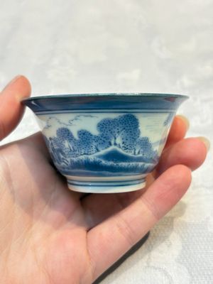 Three Japanese Arita blue and white ‘Van Frytom’ cups and four shield-shaped saucers, Ming and Chenghua mark, ca. 1700 — photo 24