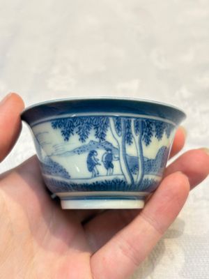 Three Japanese Arita blue and white ‘Van Frytom’ cups and four shield-shaped saucers, Ming and Chenghua mark, ca. 1700 — photo 9