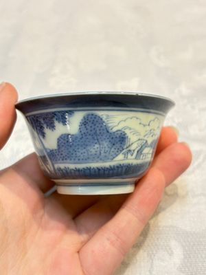 Three Japanese Arita blue and white ‘Van Frytom’ cups and four shield-shaped saucers, Ming and Chenghua mark, ca. 1700 — photo 10
