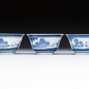 Three Japanese Arita blue and white ‘Van Frytom’ cups and four shield-shaped saucers, Ming and Chenghua mark, ca. 1700 — photo 5