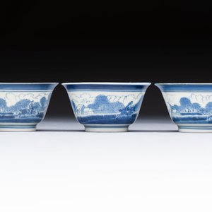 Three Japanese Arita blue and white ‘Van Frytom’ cups and four shield-shaped saucers, Ming and Chenghua mark, ca. 1700 — photo 6