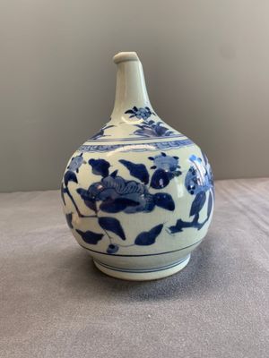 Three Japanese blue and white Arita 'birds among flowering branches' pharmacy bottles, Edo, 18th C. — photo 14