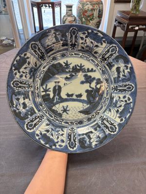 Three Japanese blue and white flower-shaped plates and a 'fisherman' dish, Edo, 17/18th C. — photo 1
