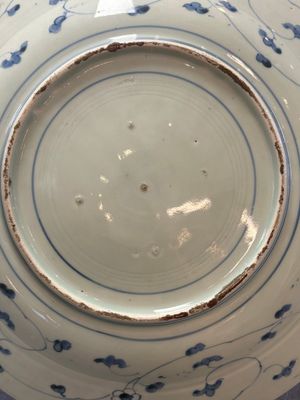 Three Japanese blue and white flower-shaped plates and a 'fisherman' dish, Edo, 17/18th C. — photo 8