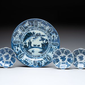 Three Japanese blue and white flower-shaped plates and a 'fisherman' dish, Edo, 17/18th C. — photo 1