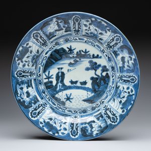 Three Japanese blue and white flower-shaped plates and a 'fisherman' dish, Edo, 17/18th C. — photo 2