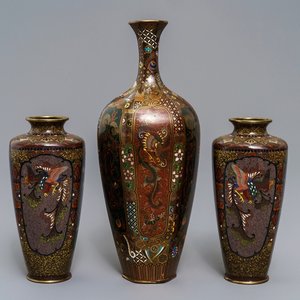 Three Japanese cloisonné vases, Meiji, 19th C. — 照片 1