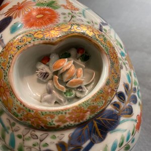Three Japanese Imari bottle vases with molded panels, Edo, 17/18th C. — photo 15
