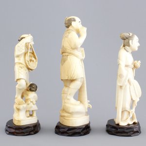 Three Japanese ivory carved okimono, Meiji, 19th C. — 照片 4