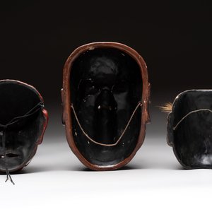 Three Japanese lacquered wooden Kyogen masks, Edo, 18/19th C. — foto 3